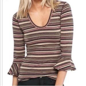 Free People super flattering top w/bell sleeves
